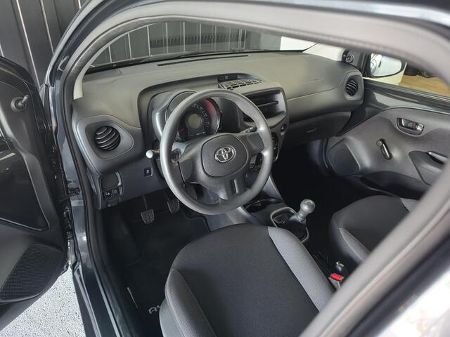 Toyota AYGO 1.0 VVT-i x | Lage KM (NAP) | LED verlichting | Hill Hold Functie | start/stop systeem |