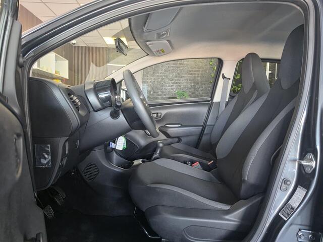 Toyota AYGO 1.0 VVT-i x | Lage KM (NAP) | LED verlichting | Hill Hold Functie | start/stop systeem |