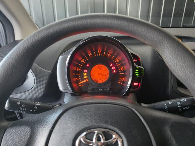 Toyota AYGO 1.0 VVT-i x | Lage KM (NAP) | LED verlichting | Hill Hold Functie | start/stop systeem |