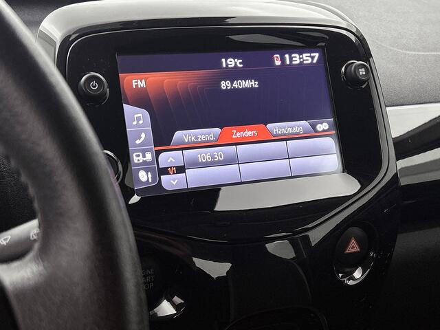 Toyota AYGO 1.0 VVT-i x-joy Automaat | Safety-Pack | Keyless Entry/Start | Climate Control | Apple CarPlay/Android Auto | Achteruitrijcamera | Elektrische ramen voor | elektrisch verstelbare buitenspiegels | Automatische verlich