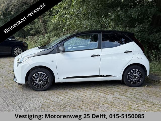 Toyota AYGO 1.0 VVT-i x-fun BI-TONE . GARANTIE TOT 06-2031* . AIRCO . SLECHTS 50.000 KM! . 1E EIGENAAR .