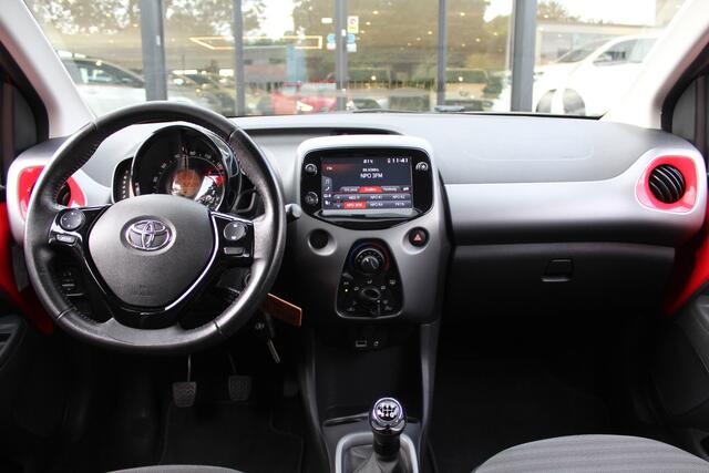 Toyota AYGO 1.0 VVT-i x-play | Rijklaar | Apple/Android | Airco | LMV | Bluetooth | Camera