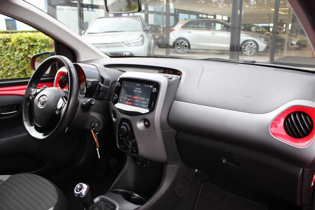 Toyota AYGO 1.0 VVT-i x-play | Rijklaar | Apple/Android | Airco | LMV | Bluetooth | Camera