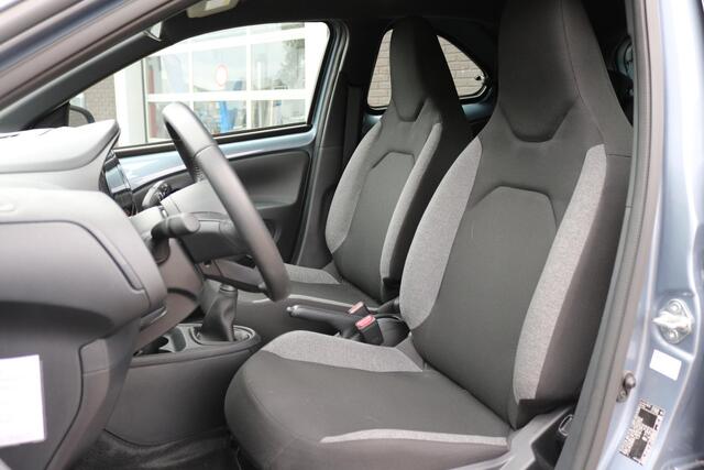 Toyota AYGO X 1.0 VVT-i MT Play, Apple Carplay & Android Auto, Camera , Cruise Control, Lane Assist,