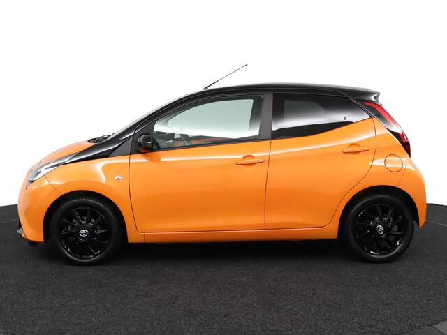 Toyota AYGO 1.0 VVT-i x-cite | Achteruitrij Camera | DAB+ | All Season banden |