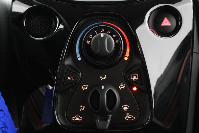 Toyota AYGO 1.0 VVT-i x-cite | Achteruitrij Camera | DAB+ | All Season banden |