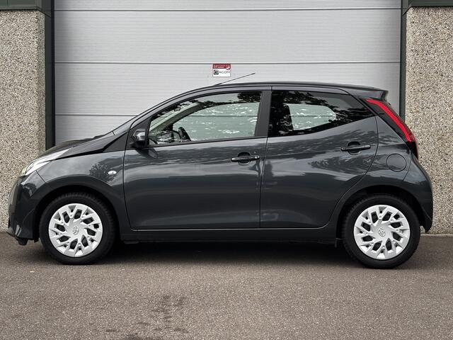 Toyota AYGO 1.0 VVT-i x-play Automaat Navi Carplay Camera Nap Airco