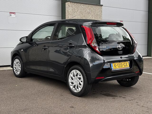 Toyota AYGO 1.0 VVT-i x-play Automaat Navi Carplay Camera Nap Airco