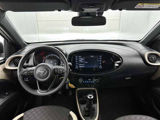 Toyota AYGO X 1.0 VVT-i MT Pulse | Dealer onderhouden | LED verlichting | Climate Control | Cruise Control Adaptive | Achteruitrijcamera | Elektrische ramen voor | Elektrisch verstelbare buitenspiegels |