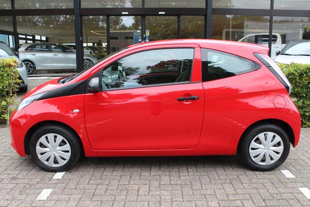 Toyota AYGO 1.0 VVT-i x | Rijklaar | Dealer onderhouden | All season banden | Radio/USB/AUX-speler | Centrale vergrendeling