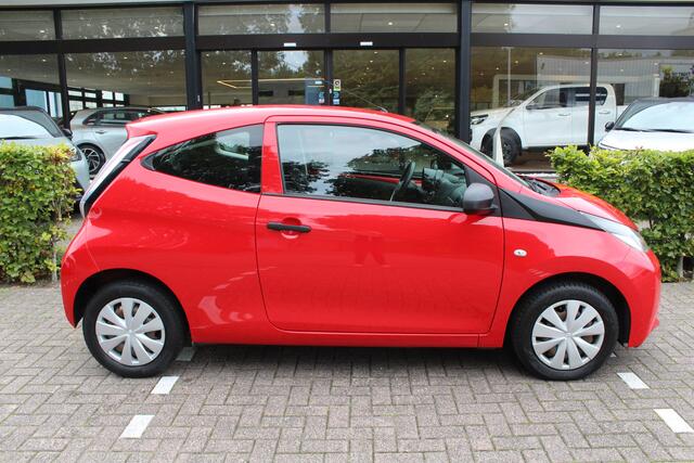 Toyota AYGO 1.0 VVT-i x | Rijklaar | Dealer onderhouden | All season banden | Radio/USB/AUX-speler | Centrale vergrendeling