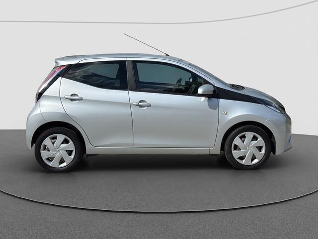 Toyota AYGO 1.0 VVT-i X-Play | Camera | Climate