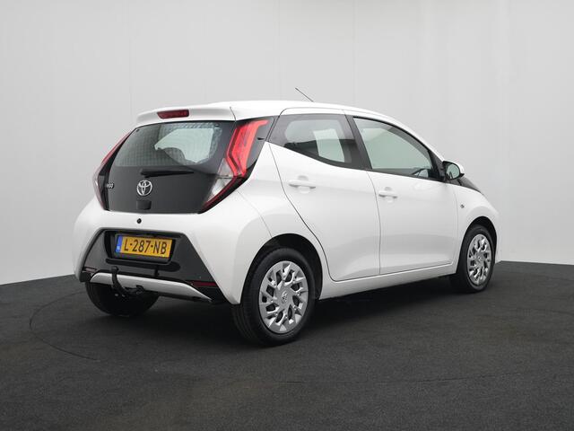 Toyota AYGO 1.0 VVT-i x-play | NL Auto | Dealer Onderhouden | Achteruitrijcamera | Binnen 31-8