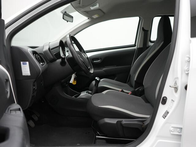 Toyota AYGO 1.0 VVT-i x-play | NL Auto | Dealer Onderhouden | Achteruitrijcamera | Binnen 31-8