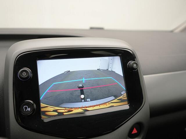 Toyota AYGO 1.0 VVT-i x-play | NL Auto | Dealer Onderhouden | Achteruitrijcamera | Binnen 31-8