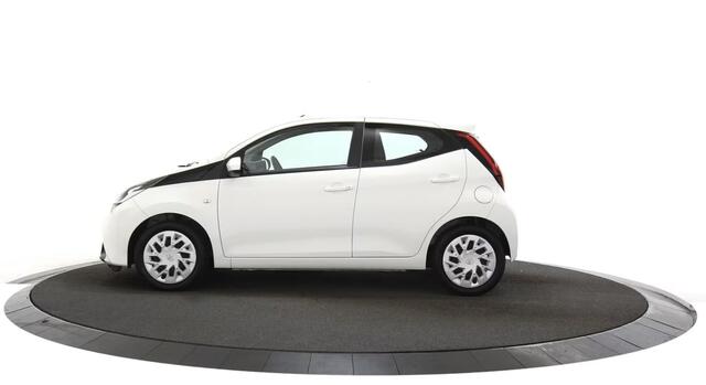 Toyota AYGO 1.0 VVT-i x-play Camera / Navigatie / 5Drs