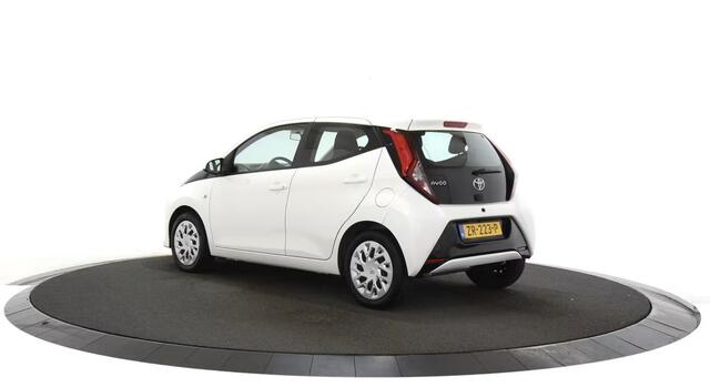 Toyota AYGO 1.0 VVT-i x-play Camera / Navigatie / 5Drs