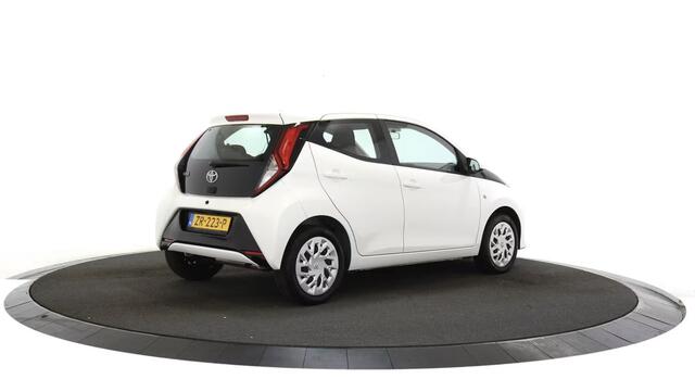 Toyota AYGO 1.0 VVT-i x-play Camera / Navigatie / 5Drs