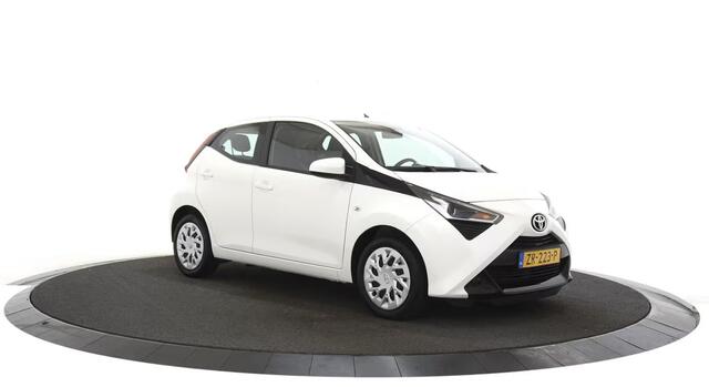 Toyota AYGO 1.0 VVT-i x-play Camera / Navigatie / 5Drs