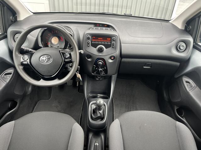 Toyota AYGO 1.0 VVT-i x-fun Airco Cruise controle Trekhaak Radio met Bleutooth voorbereiding Usb aansluiting 1e eigenaar volledige onderhoudshistorie aanwezig