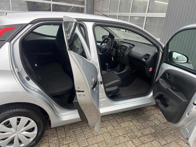 Toyota AYGO 1.0 VVT-i x-fun Airco Cruise controle Trekhaak Radio met Bleutooth voorbereiding Usb aansluiting 1e eigenaar volledige onderhoudshistorie aanwezig