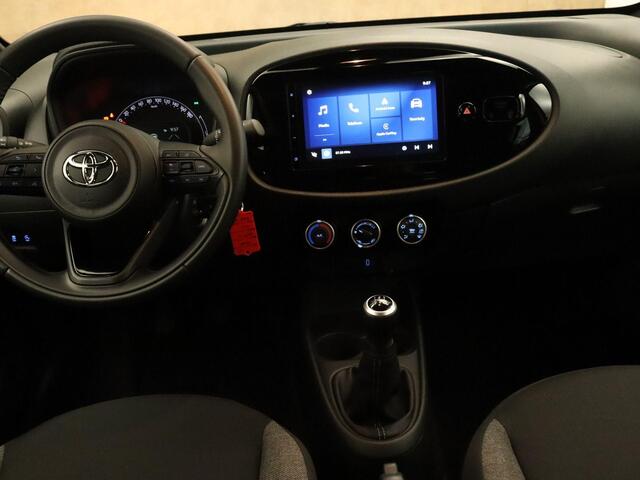 Toyota AYGO X 1.0 VVT-i MT Play - ORIGINEEL NEDERLANDSE AUTO -ACHTERUITRIJCAMERA - APPLE CARPLAY/ANDROID AUTO - CRUISE CONTROL ADAPTIEF - AIRCO - VERKEERSBORDDETECTIE - GROOTLICHTASSISTENT - LEDEREN STUURWIEL - DAB-ONTVANGER - BLUETOOTH TELEFOONVOORBEREIDING