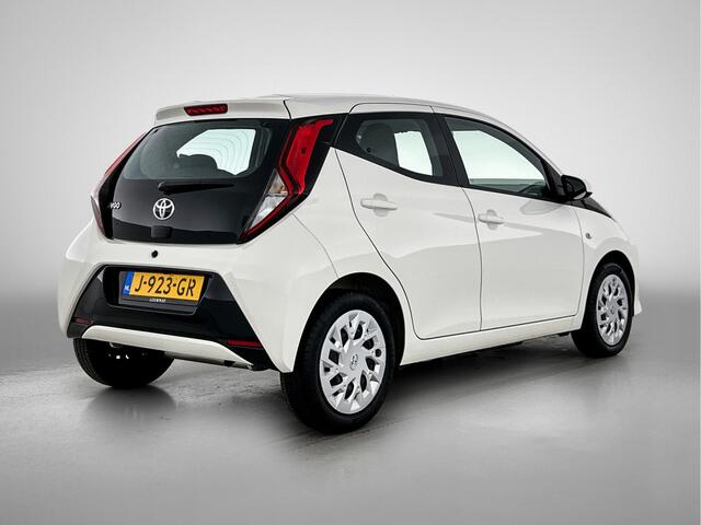 Toyota AYGO 1.0 VVT-i x-play | BTW voertuig | Dealer onderhouden | 1e eigenaar | Apple CarPlay/Android Auto | Airco | Achteruitrijcamera |