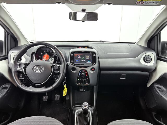 Toyota AYGO 1.0 VVT-i x-play | BTW voertuig | Dealer onderhouden | 1e eigenaar | Apple CarPlay/Android Auto | Airco | Achteruitrijcamera |