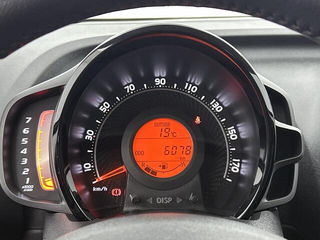 Toyota AYGO 1.0 VVT-i x-play | BTW voertuig | Dealer onderhouden | 1e eigenaar | Apple CarPlay/Android Auto | Airco | Achteruitrijcamera |