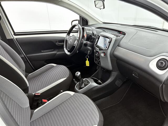 Toyota AYGO 1.0 VVT-i x-play | BTW voertuig | Dealer onderhouden | 1e eigenaar | Apple CarPlay/Android Auto | Airco | Achteruitrijcamera |