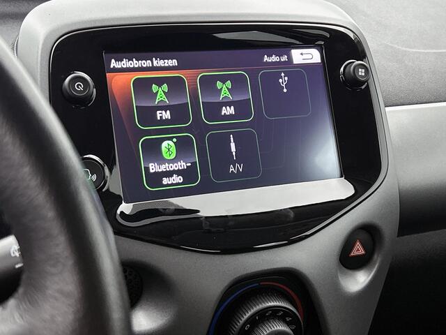Toyota AYGO 1.0 VVT-i x-play | BTW voertuig | Dealer onderhouden | 1e eigenaar | Apple CarPlay/Android Auto | Airco | Achteruitrijcamera |