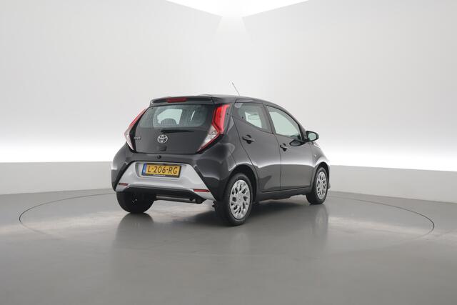 Toyota AYGO 1.0 VVT-i x-play | Rijklaar! | Apple CarPlay & Android Auto | All Season | Airco | DAB | Camera