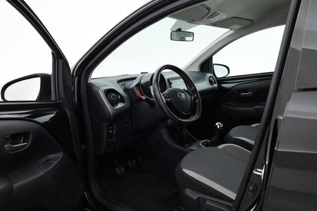 Toyota AYGO 1.0 VVT-i x-play | Rijklaar! | Apple CarPlay & Android Auto | All Season | Airco | DAB | Camera