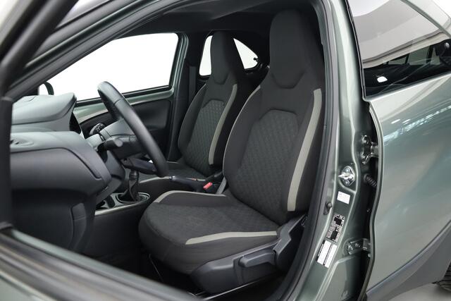 Toyota AYGO X 1.0 VVT-i MT Envy | Rijklaar! | Adapt. Cruise | Two-Tone | Camera | Stoelverw. | Navi | Keyless | Apple CarPlay | All Season