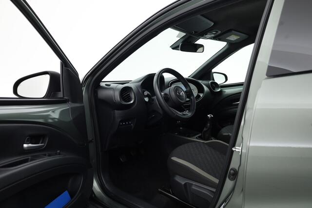 Toyota AYGO X 1.0 VVT-i MT Envy | Rijklaar! | Adapt. Cruise | Two-Tone | Camera | Stoelverw. | Navi | Keyless | Apple CarPlay | All Season