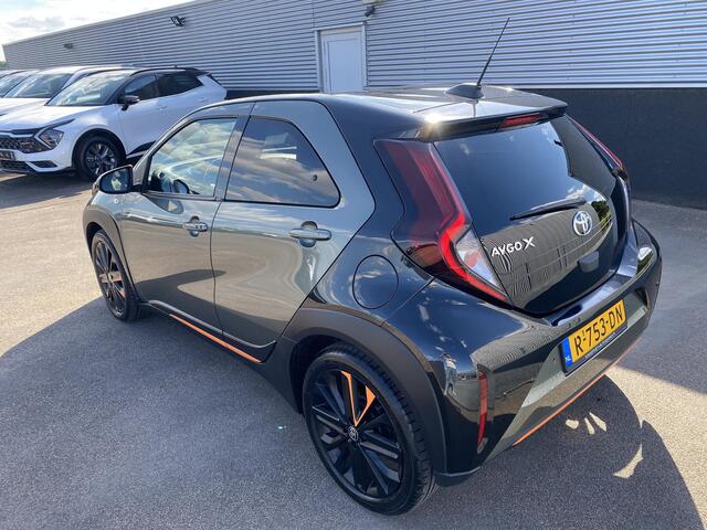 Toyota AYGO X 1.0 VVT-i S-CVT Automaat Limited 1e eigenaar Meest luxe incl o.a.: AppleCarplay/AndroidAuto, 18"LM velgen, Parkeerhulp camera en sensoren, Metallic lak, stoelverwarming