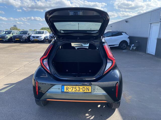 Toyota AYGO X 1.0 VVT-i S-CVT Automaat Limited 1e eigenaar Meest luxe incl o.a.: AppleCarplay/AndroidAuto, 18"LM velgen, Parkeerhulp camera en sensoren, Metallic lak, stoelverwarming