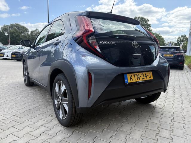 Toyota AYGO X Hybrid 115 play | Go Pack