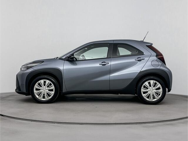 Toyota AYGO X Hybrid 115 play | Apple Carplay & Android Auto | Parkeercamera | Onderweg-naar-dealer*