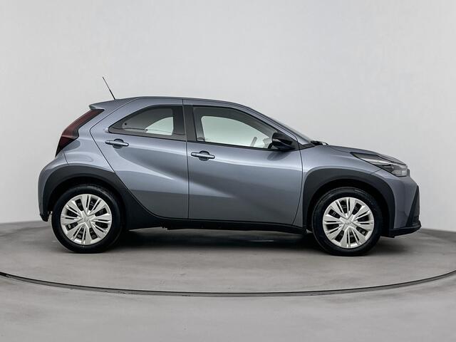 Toyota AYGO X Hybrid 115 play | Apple Carplay & Android Auto | Parkeercamera | Onderweg-naar-dealer*