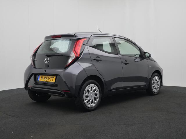 Toyota AYGO 1.0 VVT-i x-play | NL Auto | Dealer Onderhouden | Achteruitrijcamera |
