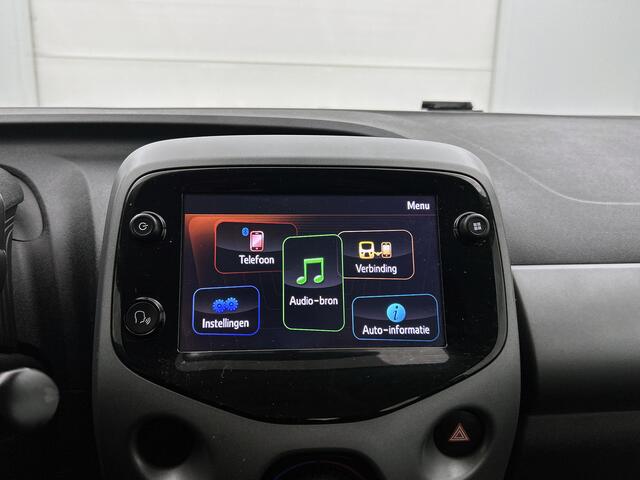 Toyota AYGO 1.0 VVT-i x-play limited | Dealer onderhouden | Apple CarPlay/Android Auto | Airco | Elektrische ramen voor | Elektrisch verstelbare buitenspiegels |