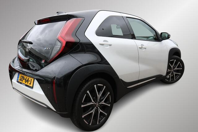 Toyota AYGO X Hybrid 115 Hybrid GR Sport , Stoelverwarming, JBL audio met Subwoofer, Keyles entree, Suede Bekleding, Intelligente Parkeer sensoren, Gr Uitvoering