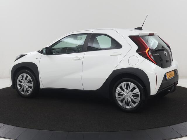 Toyota AYGO X 1.0 VVT-i MT Play | Cruise control | Carplay | Trekhaak | Airco | Camera | DAB | Lane assist | Lederen stuurwiel |