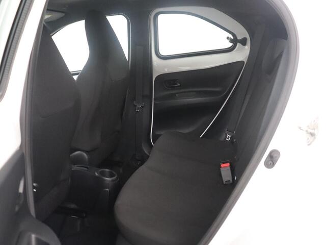 Toyota AYGO X 1.0 VVT-i MT Play | Cruise control | Carplay | Trekhaak | Airco | Camera | DAB | Lane assist | Lederen stuurwiel |