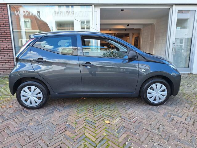 Toyota AYGO 1.0 VVT-i X-Fun 5Drs /67.000 Km/Airco/Bluetooth/Garantie