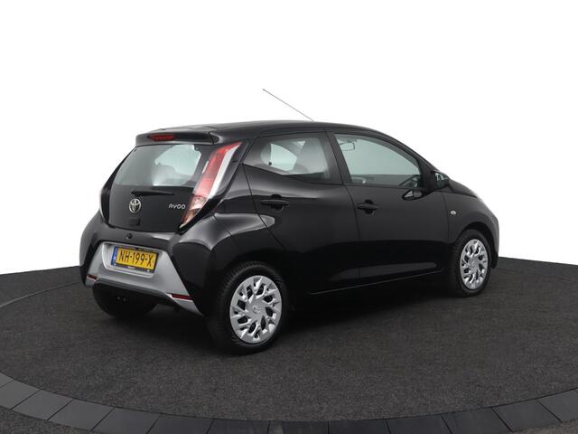 Toyota AYGO 1.0 VVT-i x-play | Groot scherm met multimedia | Airco | Parkeercamera |