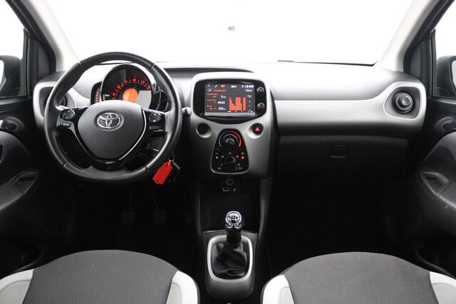 Toyota AYGO 1.0 VVT-i x-play | Groot scherm met multimedia | Airco | Parkeercamera |