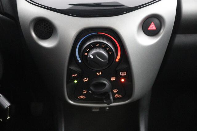 Toyota AYGO 1.0 VVT-i x-play | Groot scherm met multimedia | Airco | Parkeercamera |