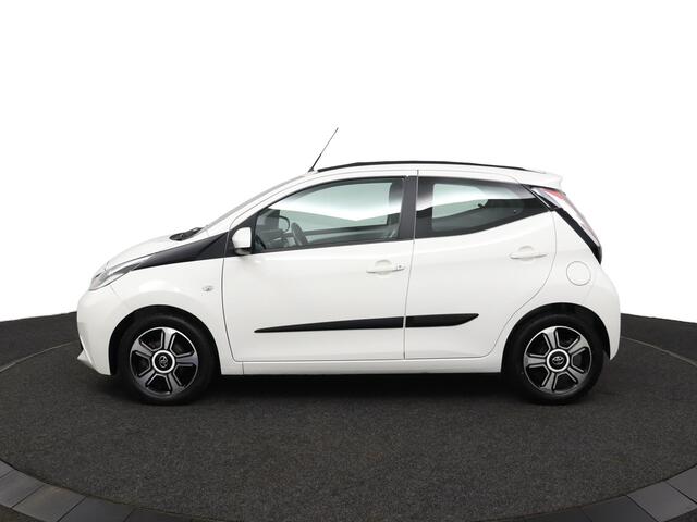 Toyota AYGO 1.0 VVT-i x-cite | Cabrio dak | Achteruitrijcamera | Lichtmetalen velgen | Automaat |